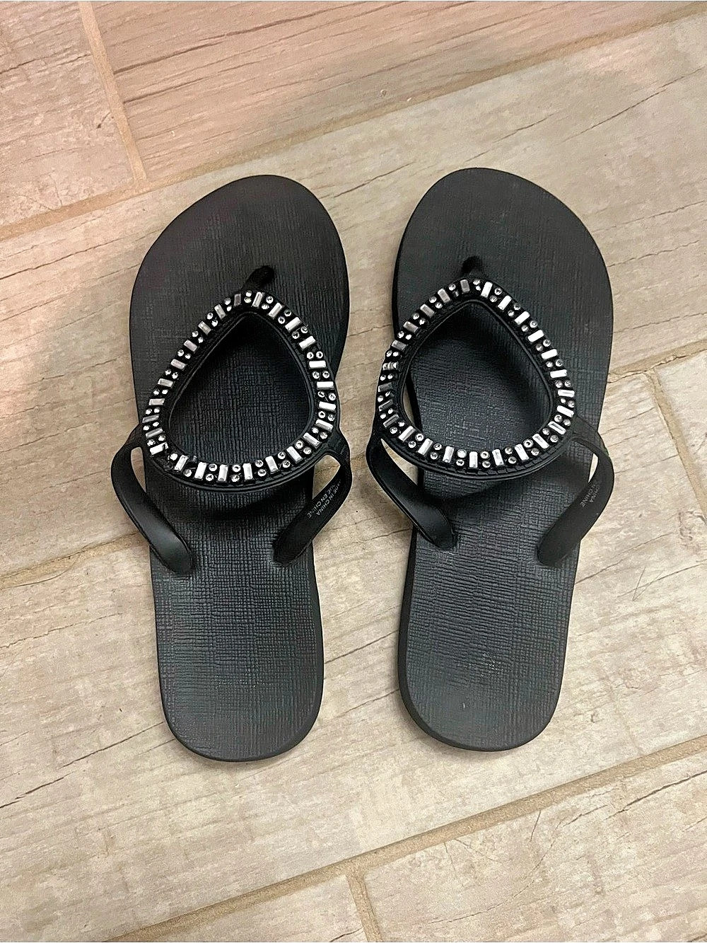 Sanuk Black Embellished Flat Sandals Like New